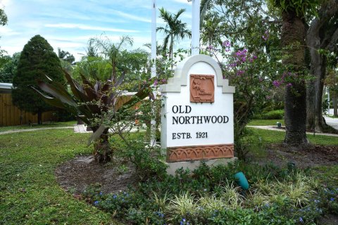 Villa ou maison à louer à West Palm Beach, Floride: 1 chambre, 66.24 m2 № 1065843 - photo 1
