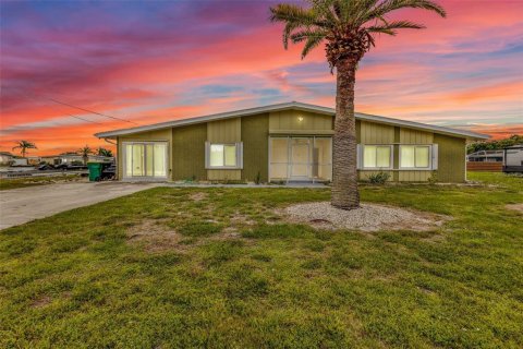 Villa ou maison à Punta Gorda, Floride 4 chambres, 151.34 m2 № 2098957