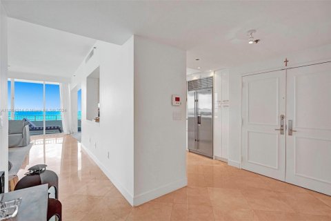 Condominio en venta en Bal Harbour, Florida, 3 dormitorios, 241.55 m2 № 1933905 - foto 24