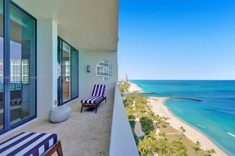 Condominio en venta en Bal Harbour, Florida, 3 dormitorios, 241.55 m2 № 1933905 - foto 10