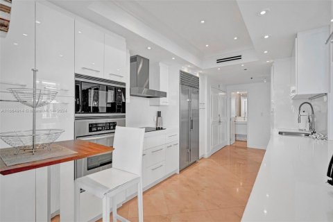 Condominio en venta en Bal Harbour, Florida, 3 dormitorios, 241.55 m2 № 1933905 - foto 20