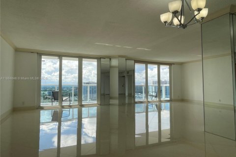 Снять в аренду кондоминиум в Холливуд, Флорида 2 спальни, 167.22м2, № 1893095 - фото 18