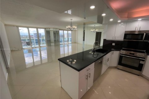 Снять в аренду кондоминиум в Холливуд, Флорида 2 спальни, 167.22м2, № 1893095 - фото 17