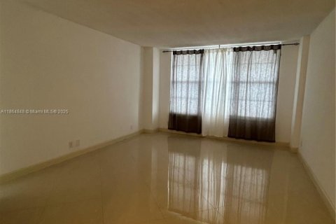 Снять в аренду кондоминиум в Холливуд, Флорида 2 спальни, 167.22м2, № 1893095 - фото 22