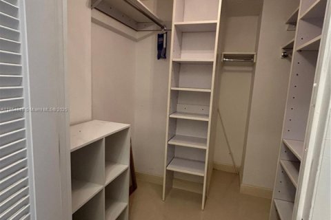 Снять в аренду кондоминиум в Холливуд, Флорида 2 спальни, 167.22м2, № 1893095 - фото 23