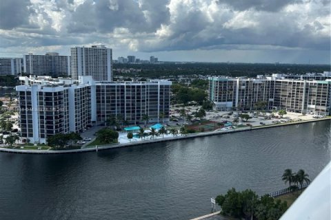 Снять в аренду кондоминиум в Холливуд, Флорида 2 спальни, 167.22м2, № 1893095 - фото 8