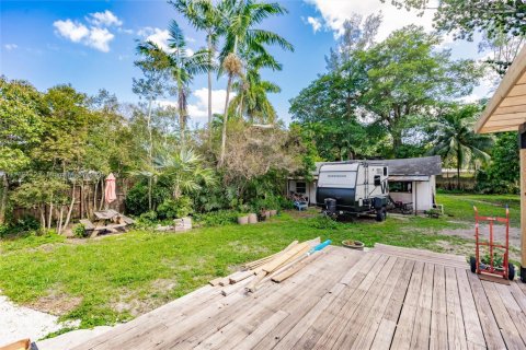 House in Biscayne Park, Florida 2 bedrooms, 121.14 sq.m. № 1699196 - photo 23