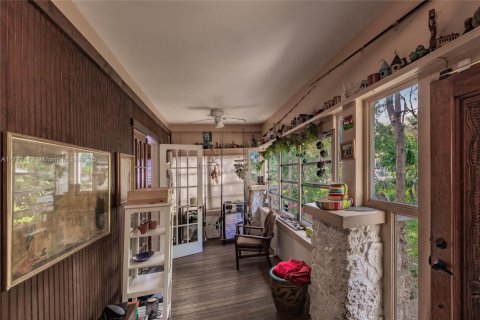 House in Biscayne Park, Florida 2 bedrooms, 121.14 sq.m. № 1699196 - photo 7