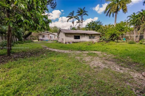House in Biscayne Park, Florida 2 bedrooms, 121.14 sq.m. № 1699196 - photo 30