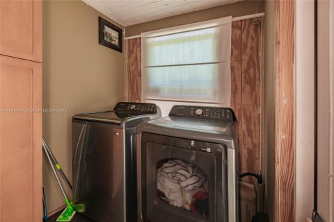 House in Biscayne Park, Florida 2 bedrooms, 121.14 sq.m. № 1699196 - photo 20
