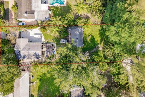 House in Biscayne Park, Florida 2 bedrooms, 121.14 sq.m. № 1699196 - photo 3