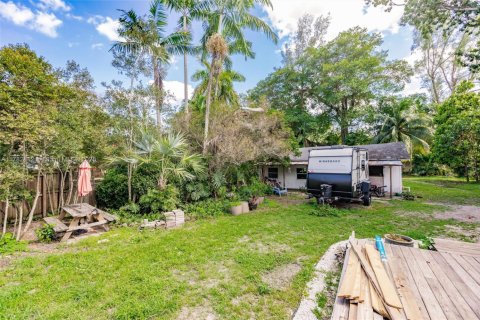House in Biscayne Park, Florida 2 bedrooms, 121.14 sq.m. № 1699196 - photo 22
