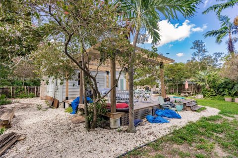 House in Biscayne Park, Florida 2 bedrooms, 121.14 sq.m. № 1699196 - photo 28