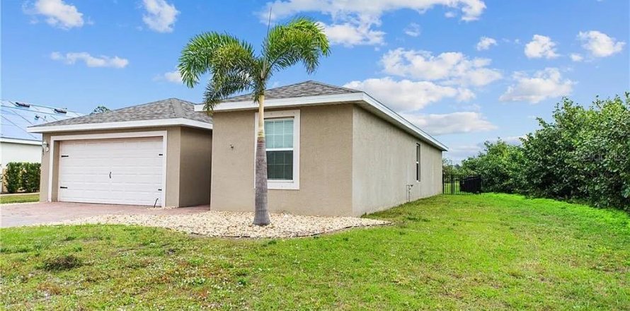 Villa ou maison à Cape Coral, Floride 3 chambres, 144.46 m2 № 1643222