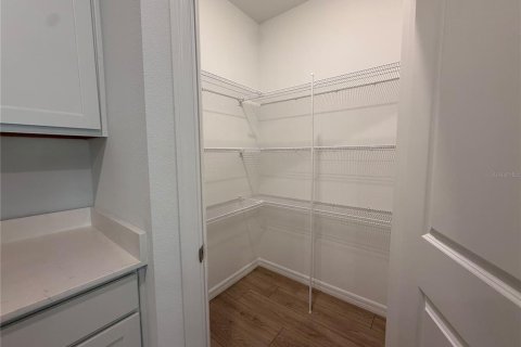 Villa ou maison à louer à San Antonio, Floride: 4 chambres, 169.83 m2 № 2426850 - photo 11
