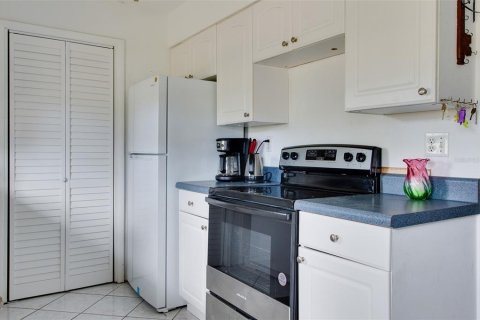 Condo in Clearwater, Florida, 1 bedroom  № 1517269 - photo 7