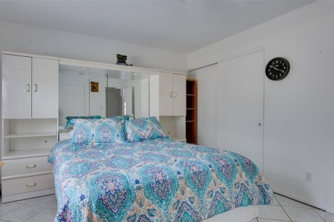 Condo in Clearwater, Florida, 1 bedroom  № 1517269 - photo 13
