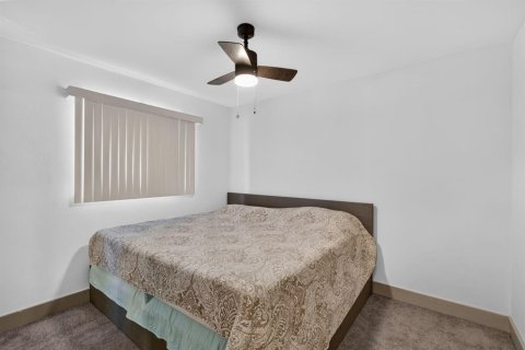 House in Cape Coral, Florida 3 bedrooms, 131.46 sq.m. № 2146986 - photo 30