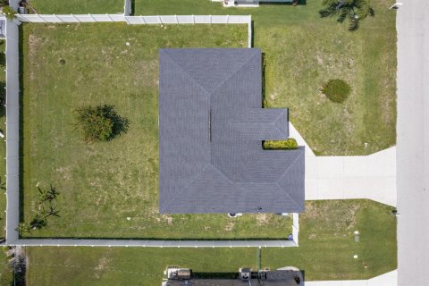 House in Cape Coral, Florida 3 bedrooms, 131.46 sq.m. № 2146986 - photo 4