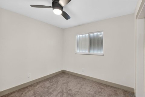House in Cape Coral, Florida 3 bedrooms, 131.46 sq.m. № 2146986 - photo 26