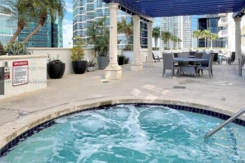 Condo in Miami, Florida, 1 bedroom  № 1923546 - photo 5