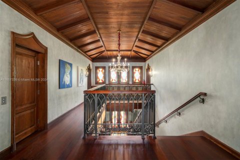 House in Key Biscayne, Florida 7 bedrooms, 579.71 sq.m. № 1860527 - photo 26