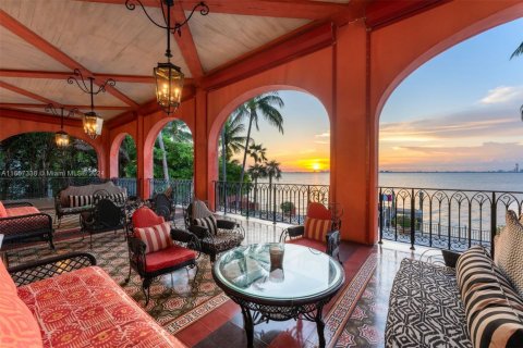House in Key Biscayne, Florida 7 bedrooms, 579.71 sq.m. № 1860527 - photo 10