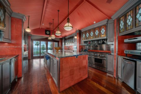 House in Key Biscayne, Florida 7 bedrooms, 579.71 sq.m. № 1860527 - photo 11