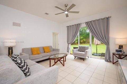 Купить виллу или дом в Хомстед, Флорида 4 спальни, 178.47м2, № 1962890 - фото 8