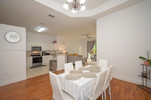 Купить виллу или дом в Хомстед, Флорида 4 спальни, 178.47м2, № 1962890 - фото 5