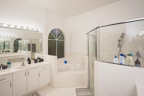 Купить виллу или дом в Хомстед, Флорида 4 спальни, 178.47м2, № 1962890 - фото 12