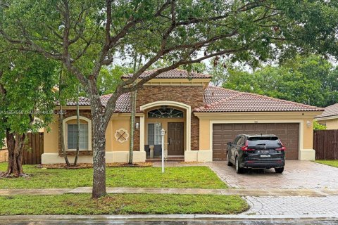 Купить виллу или дом в Хомстед, Флорида 4 спальни, 178.47м2, № 1962890 - фото 1