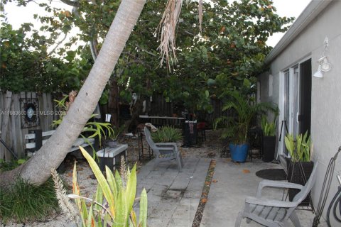 House in Cutler Bay, Florida 3 bedrooms, 132.2 sq.m. № 2045903 - photo 4