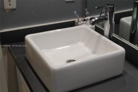 House in Cutler Bay, Florida 3 bedrooms, 132.2 sq.m. № 2045903 - photo 9