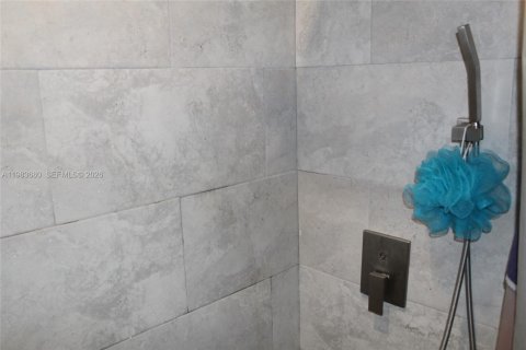 House in Cutler Bay, Florida 3 bedrooms, 132.2 sq.m. № 2045903 - photo 17