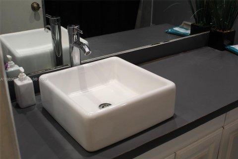 House in Cutler Bay, Florida 3 bedrooms, 132.2 sq.m. № 2045903 - photo 15