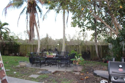 House in Cutler Bay, Florida 3 bedrooms, 132.2 sq.m. № 2045903 - photo 5