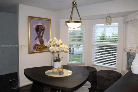 House in Cutler Bay, Florida 3 bedrooms, 132.2 sq.m. № 2045903 - photo 3