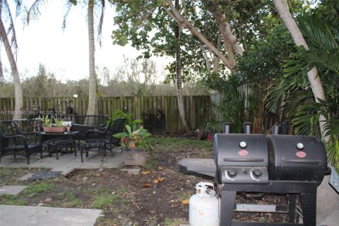 House in Cutler Bay, Florida 3 bedrooms, 132.2 sq.m. № 2045903 - photo 26