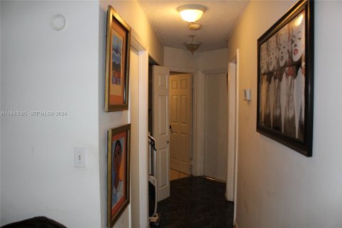 House in Cutler Bay, Florida 3 bedrooms, 132.2 sq.m. № 2045903 - photo 7