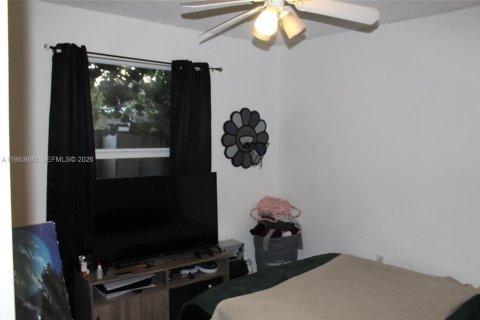 House in Cutler Bay, Florida 3 bedrooms, 132.2 sq.m. № 2045903 - photo 22