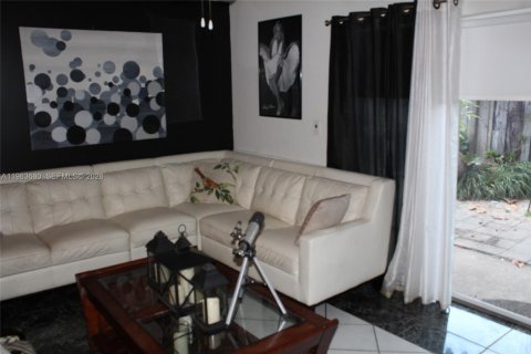 House in Cutler Bay, Florida 3 bedrooms, 132.2 sq.m. № 2045903 - photo 14