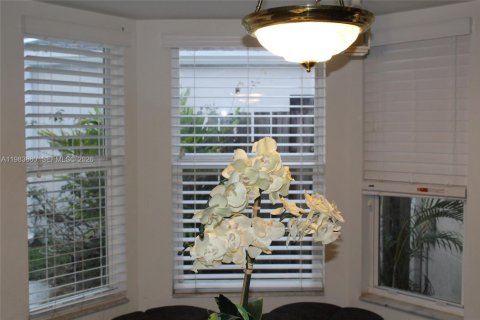 House in Cutler Bay, Florida 3 bedrooms, 132.2 sq.m. № 2045903 - photo 2