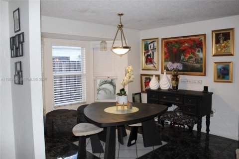 House in Cutler Bay, Florida 3 bedrooms, 132.2 sq.m. № 2045903 - photo 6