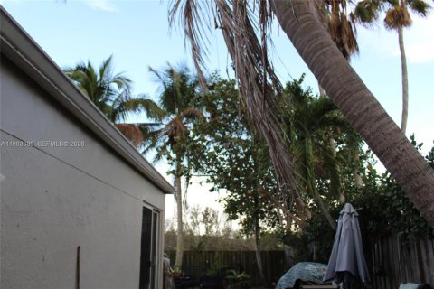 House in Cutler Bay, Florida 3 bedrooms, 132.2 sq.m. № 2045903 - photo 28