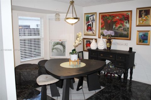 House in Cutler Bay, Florida 3 bedrooms, 132.2 sq.m. № 2045903 - photo 24