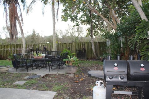 House in Cutler Bay, Florida 3 bedrooms, 132.2 sq.m. № 2045903 - photo 27