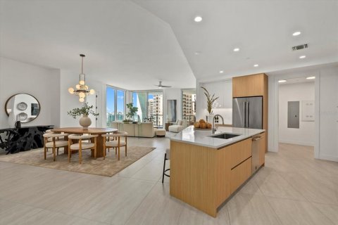 Condo in Sarasota, Florida, 2 bedrooms  № 1847290 - photo 3
