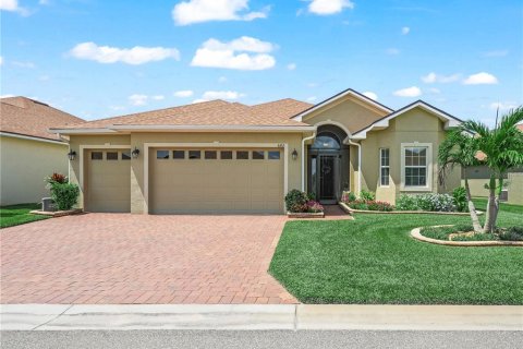 Casa en venta en Winter Haven, Florida, 3 dormitorios, 202.06 m2 № 1911838 - foto 1