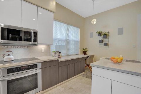 Villa ou maison à louer à Hollywood, Floride: 3 chambres, 165.74 m2 № 2046467 - photo 12